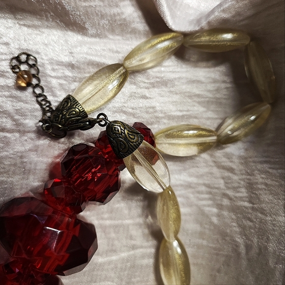 Huge Faceted Cherry Red Transparent Gold Micro Glitter Beaded Vintage Necklace - Picture 5 of 11